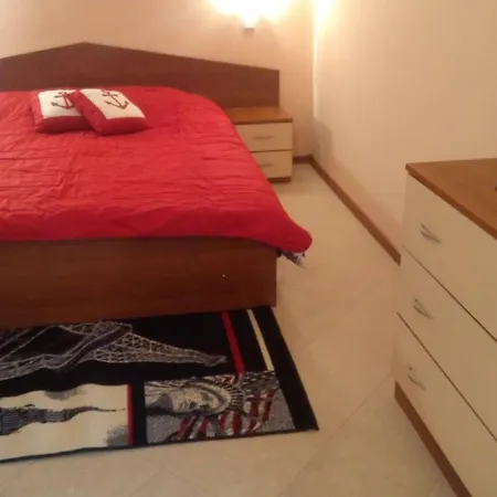 Apartment Rouge *